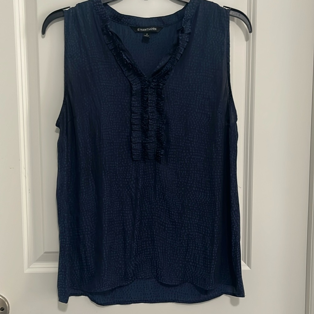 41 Hawthorne, M blue sleeveless blouse, V-neck